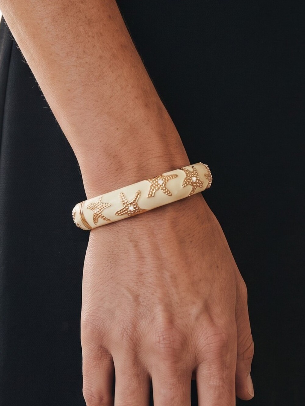 Tommy Bahama Bold Bangle Bracelet